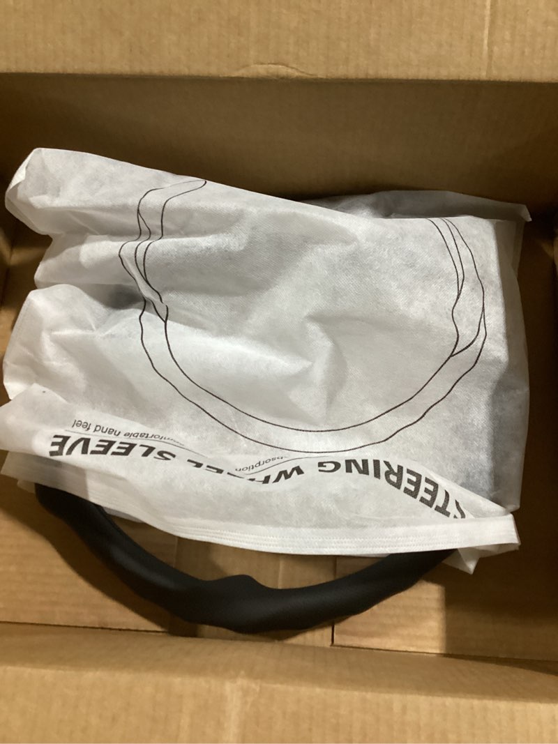 Condition photo showing Good Condition for Car Steering Wheel Cover, 5D Leather Vented Steering Wheel Protective Cover, Non-slip Comfortable Automotive Interior Decoration Accessories, Suitable for All Aeasons, for Most Cars (Black)