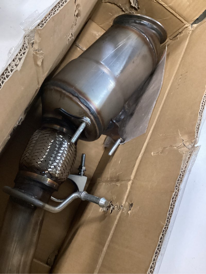 Condition photo showing Good Condition for SUGASKET Catalytic Converter 17546 Replacement for 2013-2017 228i 320i 328i xDrive 428i (EPA Complia