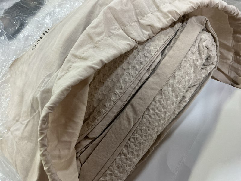 Condition photo showing Good Condition for organic luxe honeycomb duvet cover set, full/queen, sand