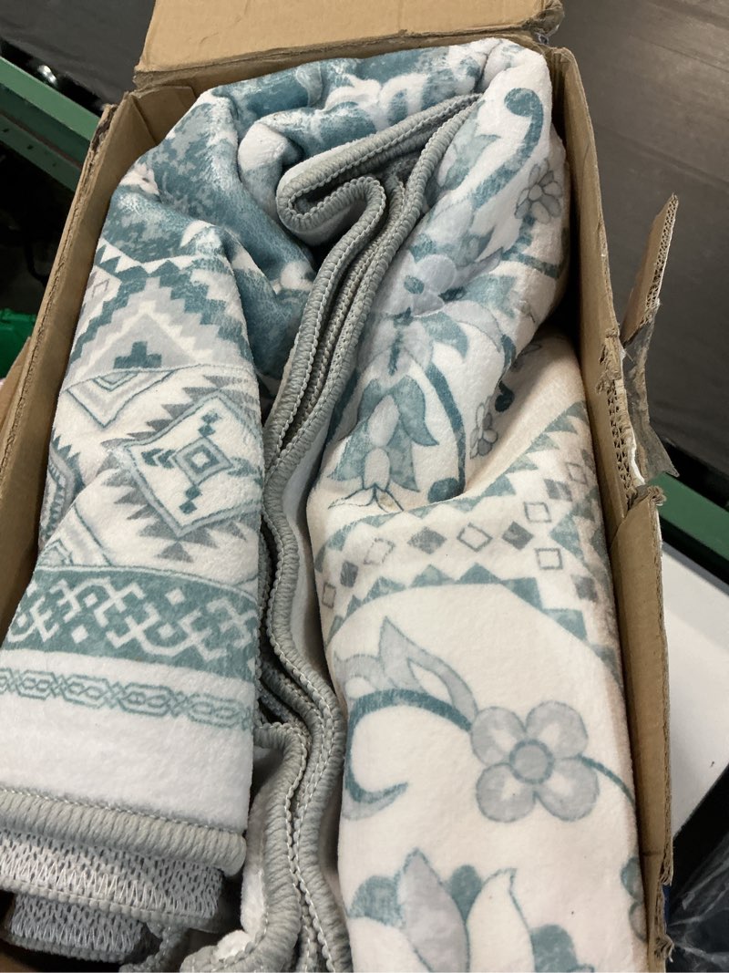 Condition photo showing Good Condition for 6x9 area rugs for living room, soft non-slip vintage boho moroccan, low-pile printed washable teal rug for living room, bedroom, dining room, playroom-teal 6' x 9' (rectangular) ema-teal