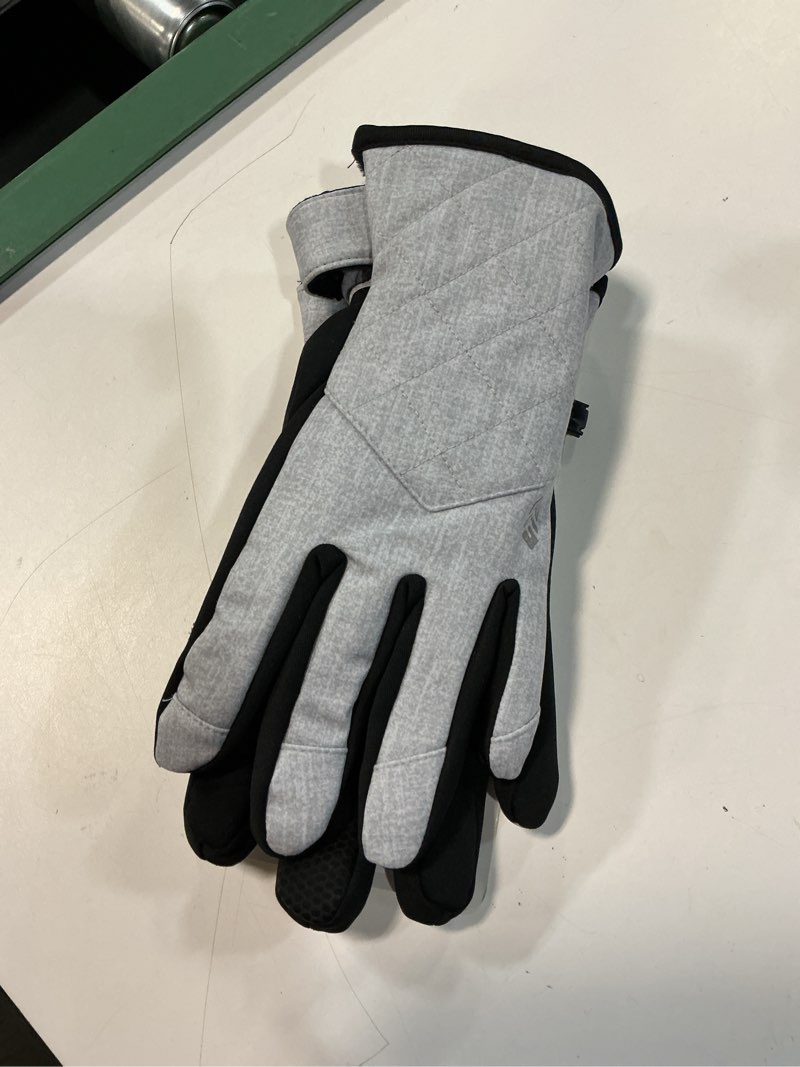 Condition photo showing Good Condition for adult softshell gloves size m/l