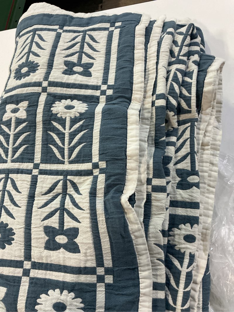 Condition photo showing Good Condition for quince organic cotton jacquard floral coverlet king/cal king glacier blue