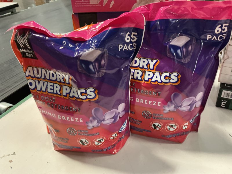 Condition photo showing New/Like New for member's mark laundry detergent power pacs, blooming breeze, 130 count