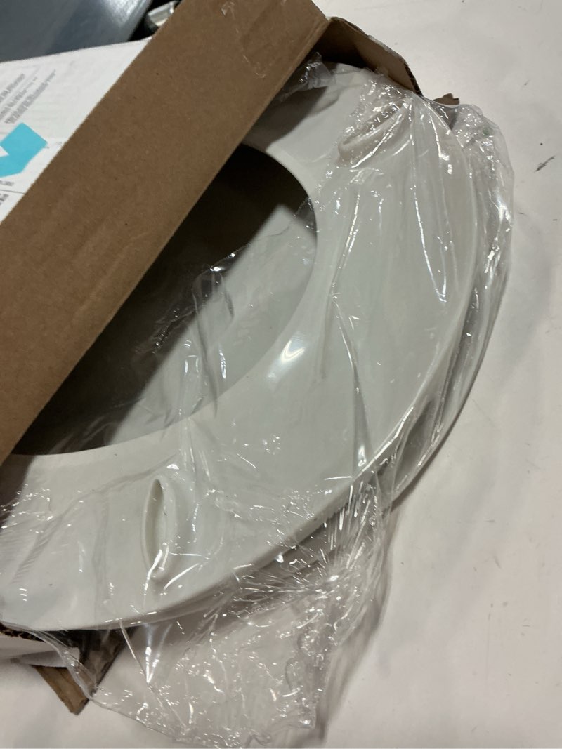 Condition photo showing Good Condition for Kohler K-4639-Rl Cachet Readylatch Round-Front Quiet-Close Toilet Seat - White