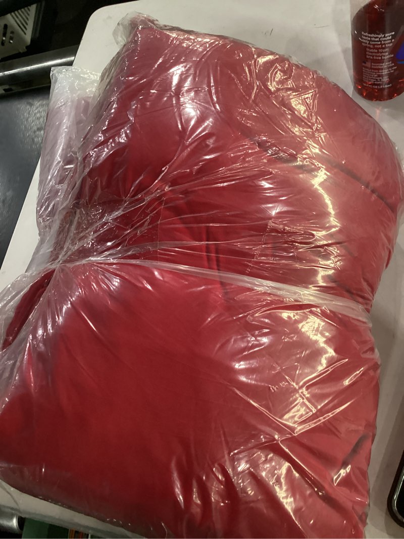 Condition photo showing Good Condition for red sheets large(product info unknown)