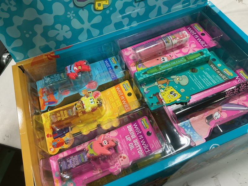 Condition photo showing New/Like New for wet n wild SpongeBob SquarePants PR Box - Pineapple House 2-Layer Collector’s Set with Makeup & Tools for Unique F.U.N Looks, Cruelty-Free 12 Piece Set Spongebob