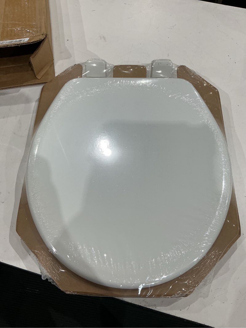 Condition photo showing Good Condition for mayfair linden slow close toilet seat, non slip heavy duty wood, easy install, round, white round traditional hinge