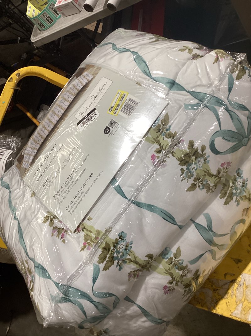 Condition photo showing Good Condition for modern heirloom 3pc king bow and floral comforter bedding set