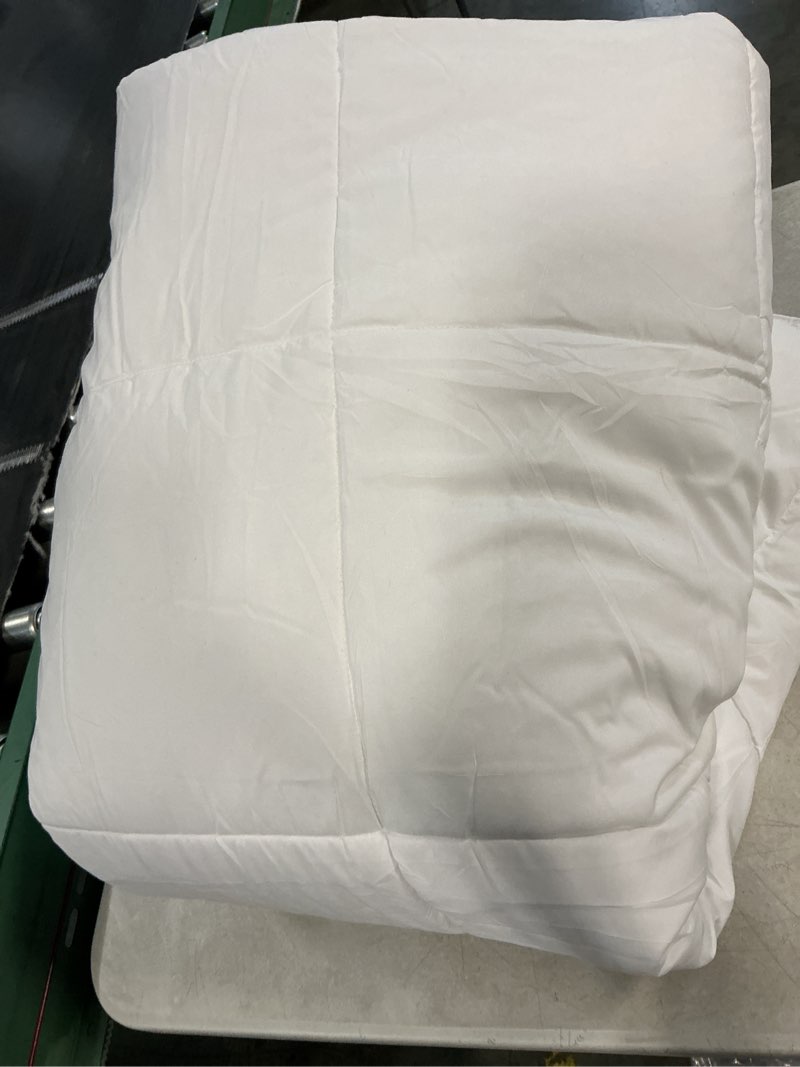 Condition photo showing Good Condition for cohome premium california king size comforter, all-season quilted down alternative duvet insert, luxury hotel gentlesoft comforter with anti-clump tech & 8 tabs - reversible - white 90x104 inches california king white