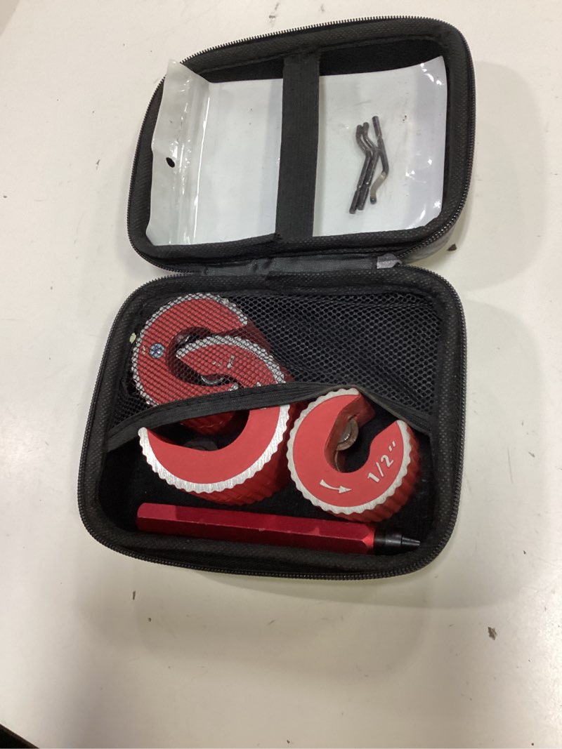 Condition photo showing Good Condition for yaocom copper tubing cutter set, 3 pcs copper pipe cutter tool, 1/2 in, 3/4 in, and 1 in. cutters, reaming pen, 3 cutters handles with storage case