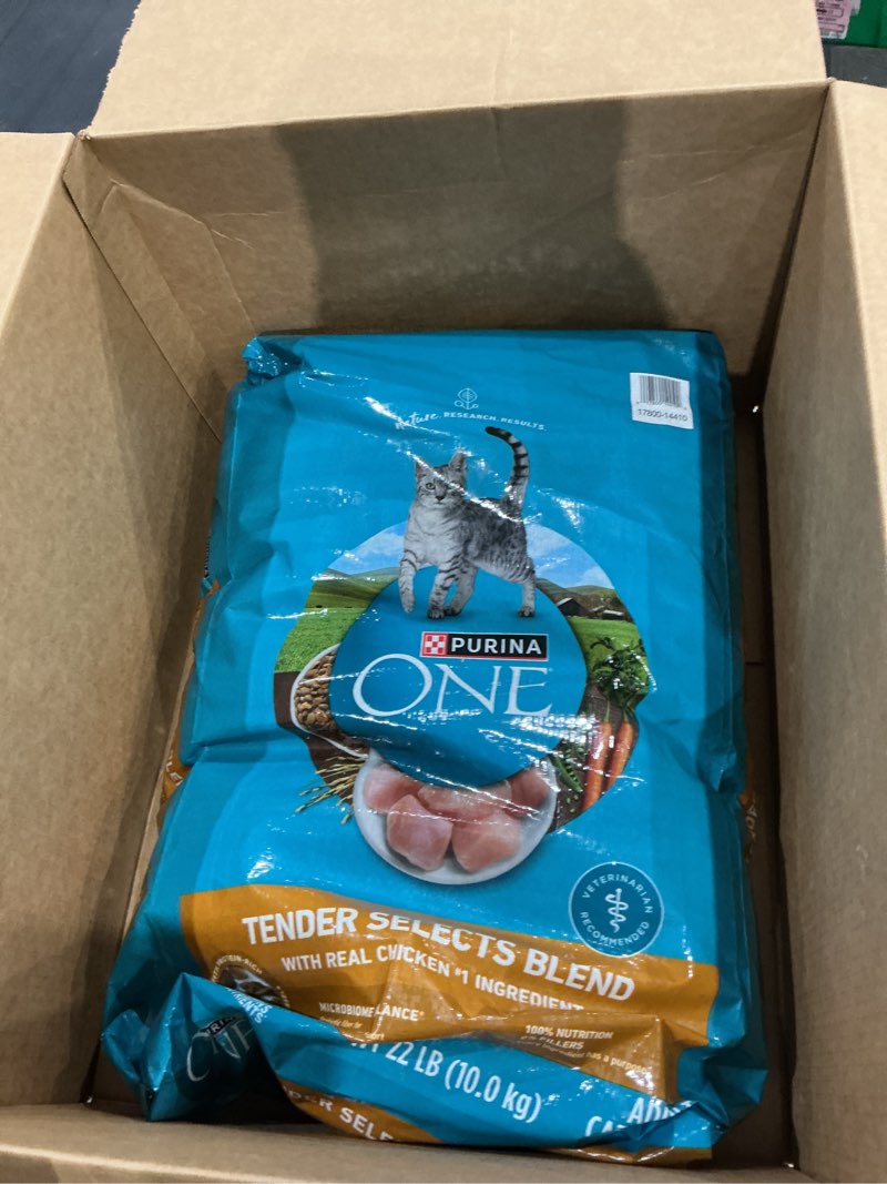 Condition photo showing New/Like New for bb may 2027 purina one tender select blends dry cat food  chicken  22 lb bag