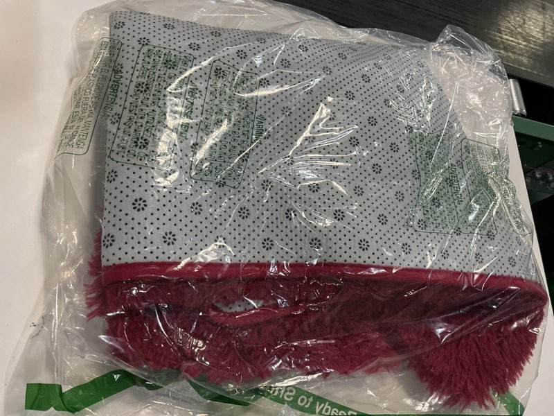 Condition photo showing New/Like New for DETUM Wine Red Runner Rug 2X4 for Hallyway Entryway Kitchen Fluffy Area Rugs for Bedroom Soft Kids R