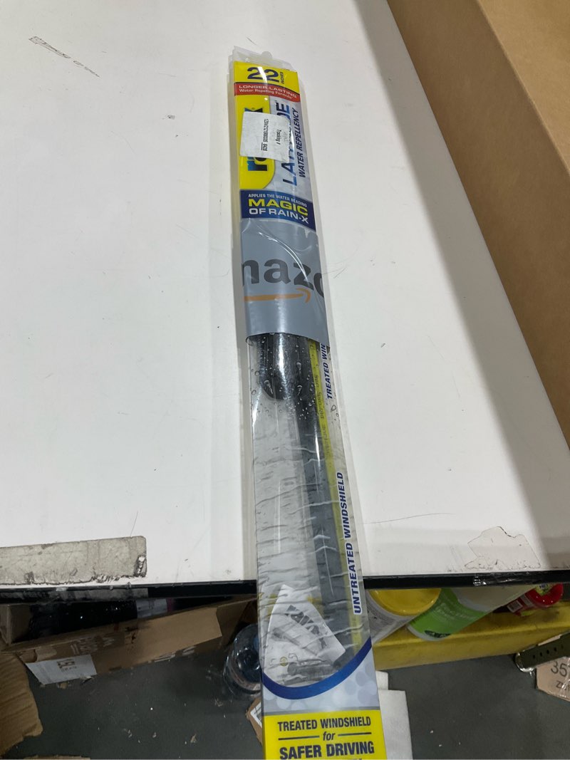 Condition photo showing Good Condition for Rain-X 5079279-2 Latitude 2-In-1 Water Repellent Wiper Blades, 22 Inch Windshield Wipers (Pack Of 1), Automotive Replacement Windshield Wiper Blades With Patented Rain-X Water Repellency Formula 22" Latitude
