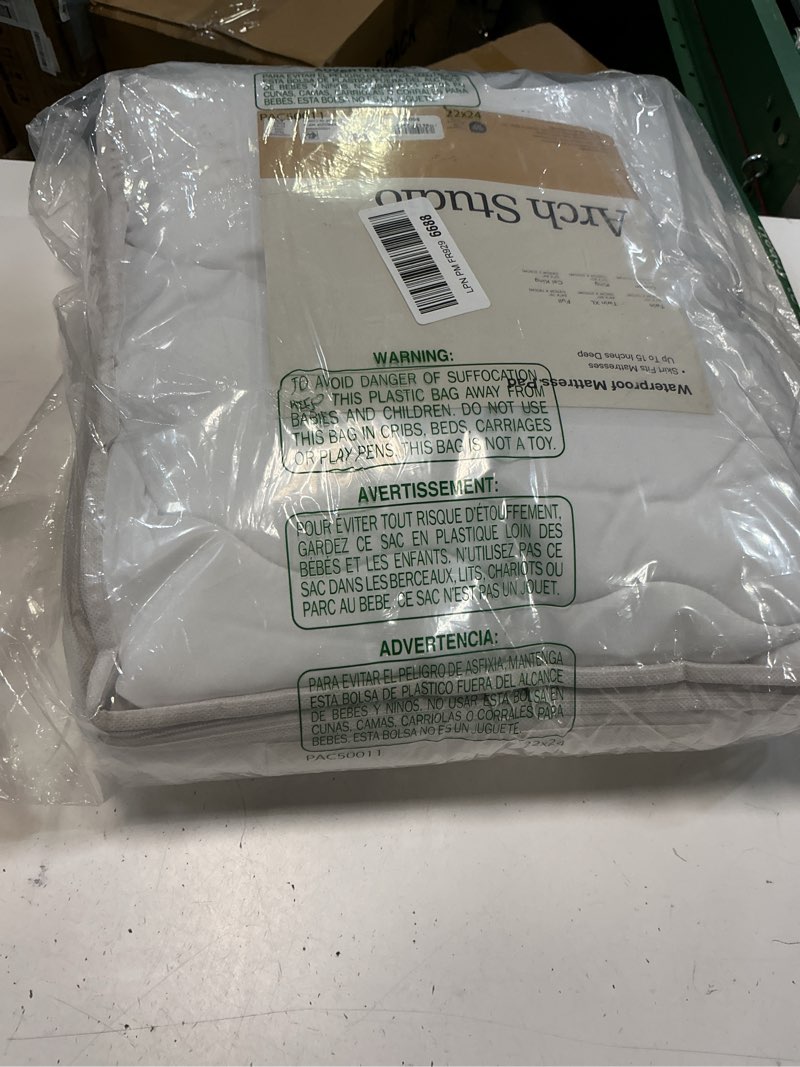 Condition photo showing Good Condition for waterproof queen mattress pad