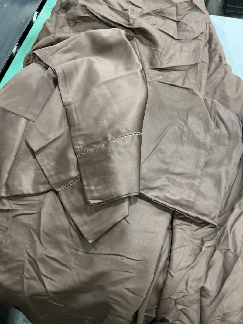 Condition photo showing As Is for (incomplete , only 3 pcs)quince, bamboo sheet set of 4 - full/queen ,espresso 