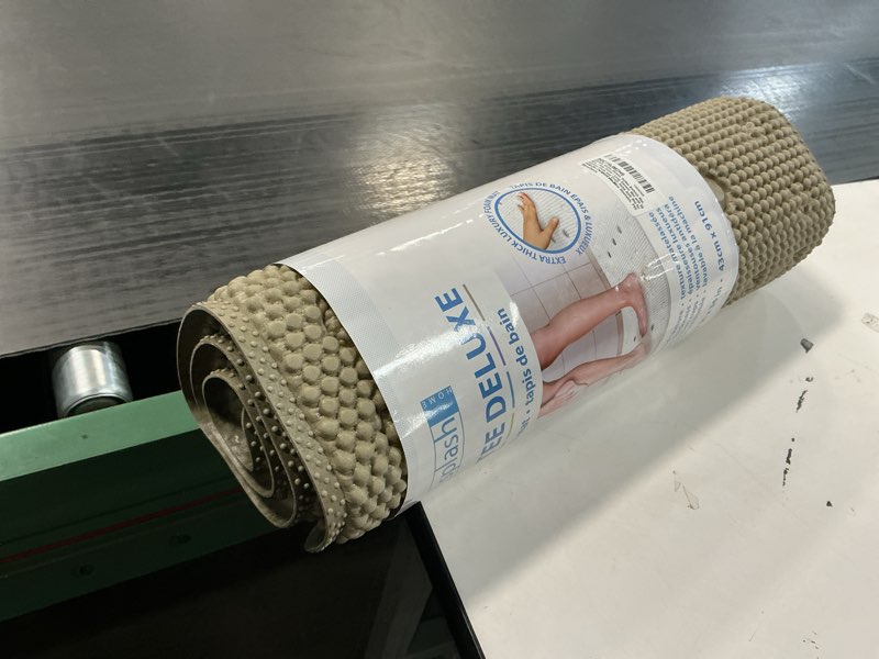 Condition photo showing New/Like New for Splash Home Deluxe Softee Bathtub Mat, Non-Slip Extra-Long Shower Mat with 58 Suction Cups and Drain Holes Bath Mat for Tub, 36 L x 17 W, Machine Washable, PVC Foam - Taupe, Twin XL