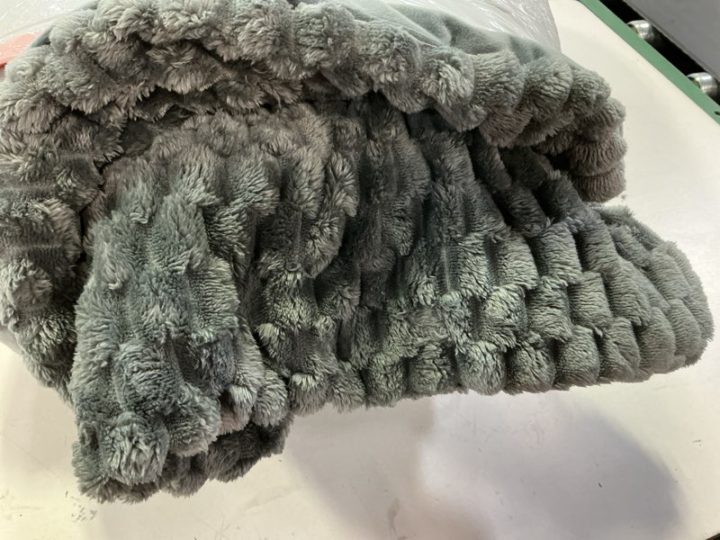 Condition photo showing Good Condition for BEDELITE Fluffy King Size Comforter Set - Grey Fleece Soft Comforter for King Size Bed, Luxury Warm Bedding Set for Winter, Fuzzy Bed Set 3 Pieces (1 Comforter, 2 Pillowcases) Dark Grey King(102"x90")