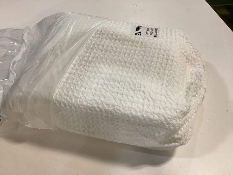 Condition photo showing New/Like New for organic luxe honeycomb duvet cover, white, queen