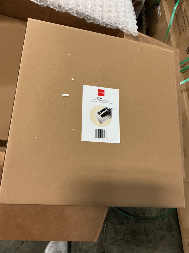 Condition photo showing New/Like New for 16 in. pizza stone kit