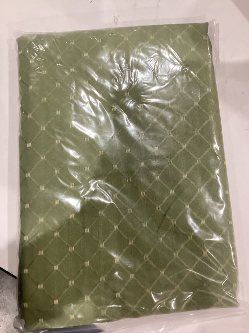 Condition photo showing New/Like New for Randall Round Table Cloth Cover 70" Green Fabric Tablecloth Dust-Proof Waffle Geometric Diamond for Kitchen Dinning Party Farmhouse Tabletop Decoration (70"Ã—70", Sage)