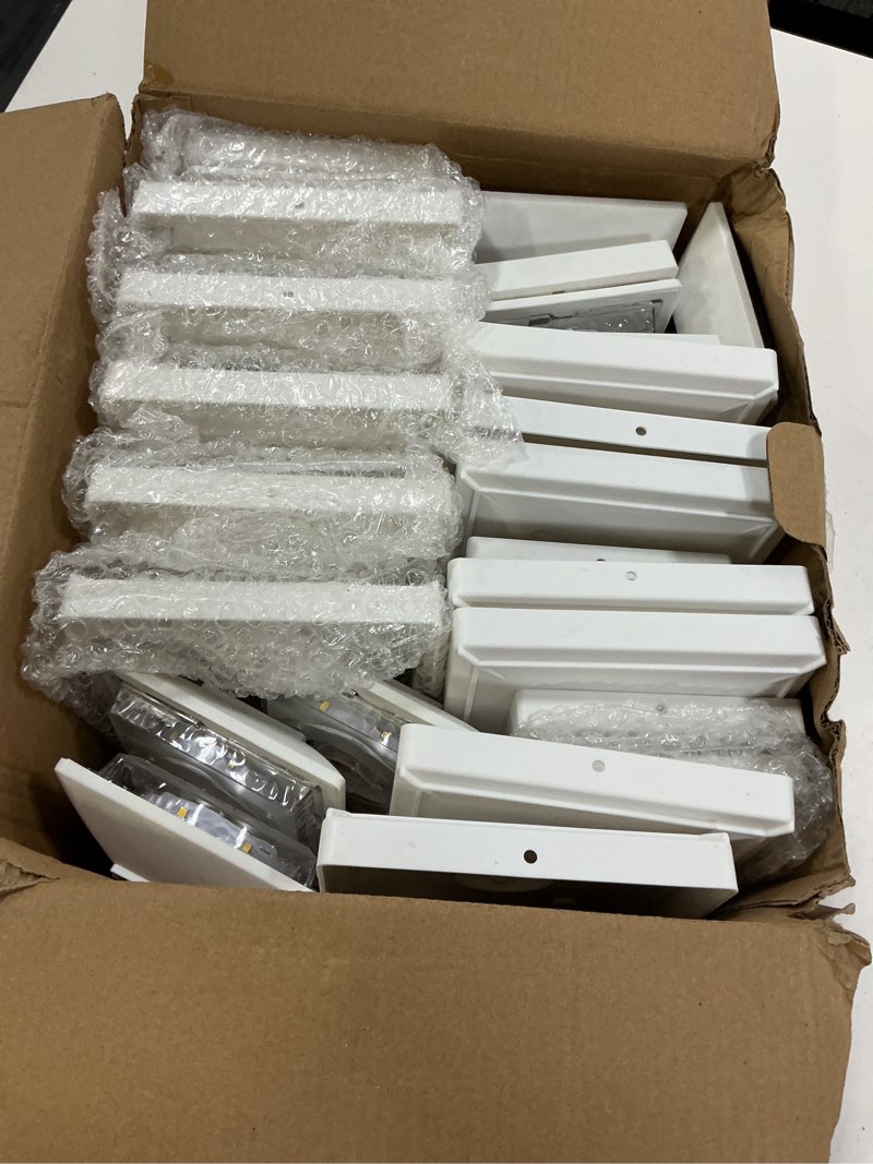 Condition photo showing Good Condition for volisun 4x4 solar post cap light 12pack,solar fence - post lights outdoor waterproof for wooden/vinyl post,white deck post cap light solar powered with warm white for garden/patio/porch white 12 pack