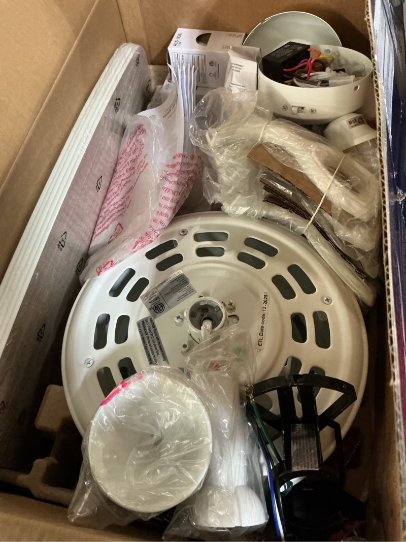 Condition photo showing Good Condition for harbor breeze notus 52-in white with white/driftwood blades led indoor ceiling fan with light (5-blade)