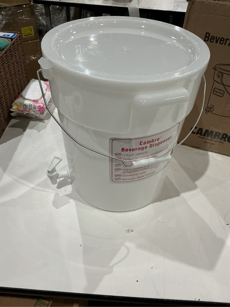 Condition photo showing Good Condition for cambro dspr6148 six-gallon (22,7 l) beverage dispenser, white, 22 quart case of 1