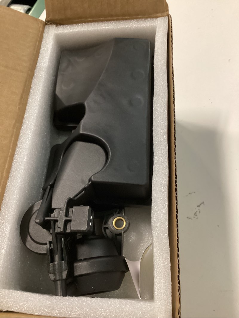 Condition photo showing Good Condition for 11617544805 air intake manifold disa valve compatible with e39 e46 e60 e83 e85 325i 325ci 330i 330xi 330ci 530i x3 x5 z3 z4 2001-2006