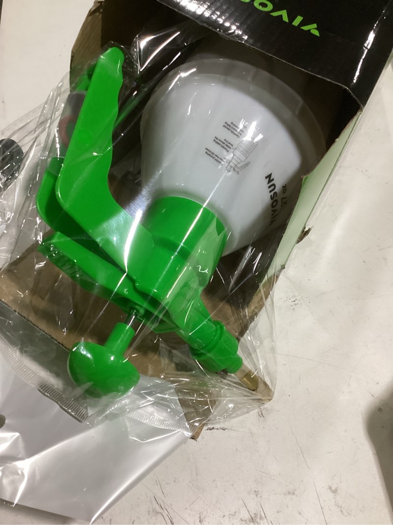 Condition photo showing Good Condition for vivosun 27oz pump sprayer, handheld garden water sprayer bottle with adjustable brass nozzle, for spraying plants, flowers, weeds and cleaning, green 27oz green