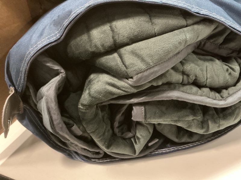 Condition photo showing As Is for OMYSTYLE Queen Size Weighted Blanket 80''x87''(30lbs, Double-Sided), Warm Short Plush and Cool Tencel Fabric Reversible Weighted Blanket for Adult - Carry Bag Included 80''x87'' - 30LBS Grey