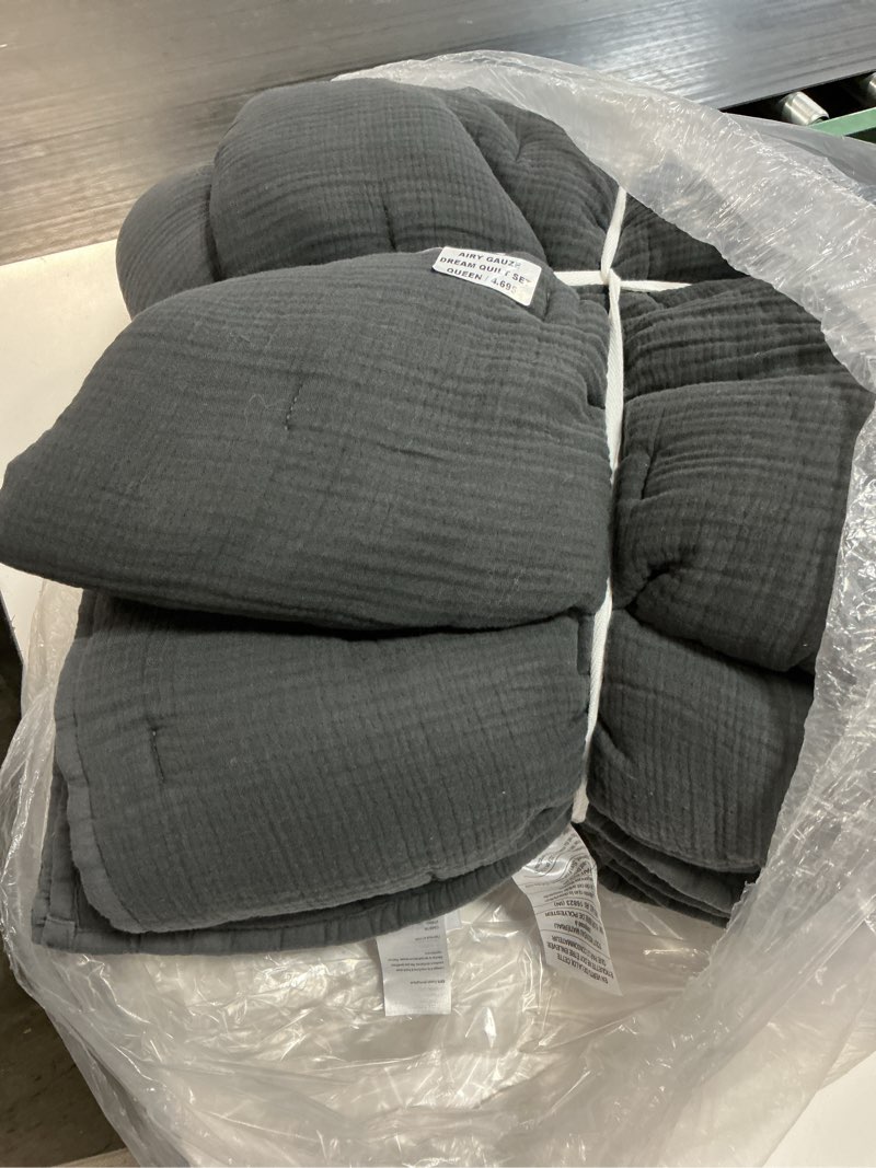 Condition photo showing Good Condition for organic cotton gauze toddler quilt, black (88inx92in)