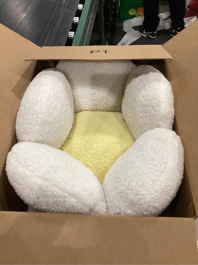 Condition photo showing As Is for Catstages Purrfect Petals Flower Cat Bed with Plush Support and Raised Sides, White, 21 in - Secure, Soft, Comfortable Bed for Cats and Kittens White Medium