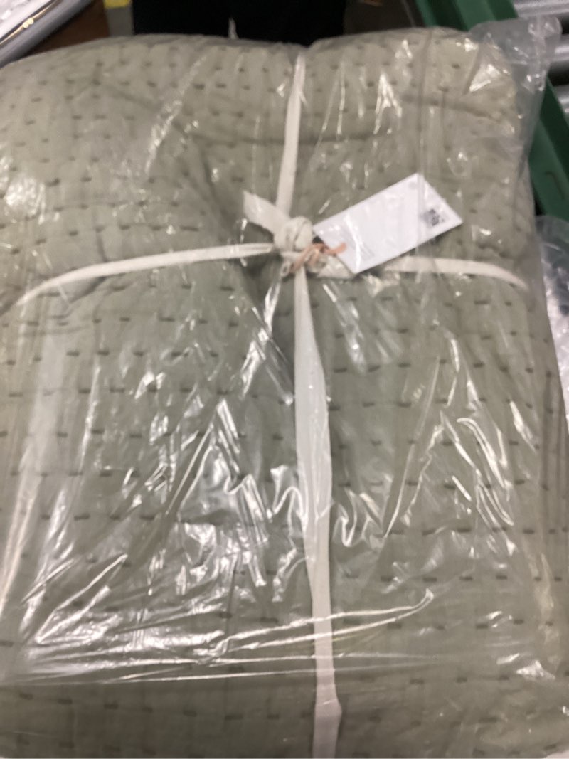 Condition photo showing Good Condition for european linen cotton stitch quilt, full/queen, willowleaf