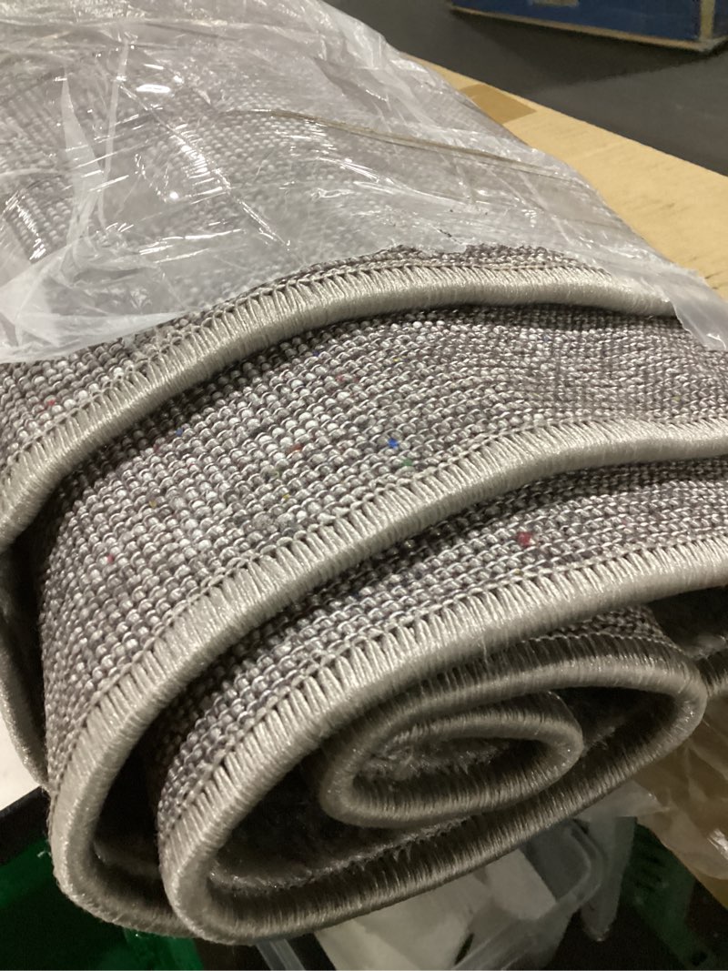 Condition photo showing Good Condition for Unique Loom Sofia Collection Traditional Vintage Gray Area Rug (4' x 6')