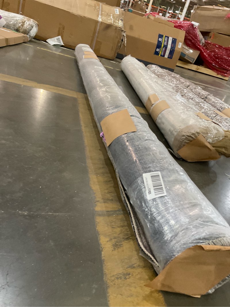 Condition photo showing Good Condition for large area rug