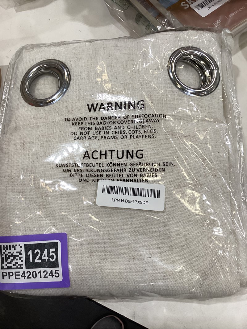 Condition photo showing Good Condition for curtain