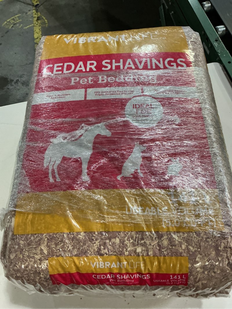 Condition photo showing New/Like New for vibrant life cedar pet bedding, 141 l