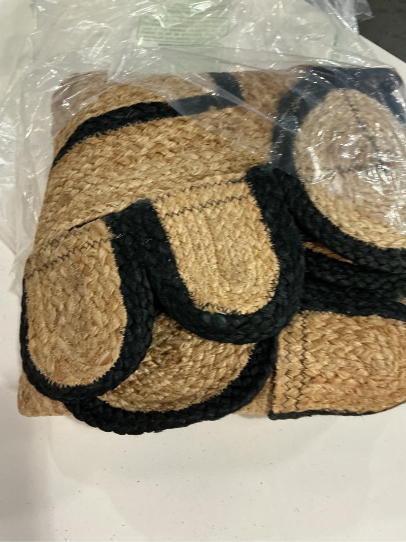 Condition photo showing Good Condition for svi rug scallop pattern jute bohemian area rug (black, 2'x6') 2' x 6' (rectangular) black