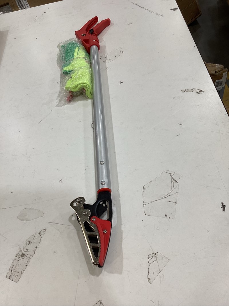 Condition photo showing Good Condition for 32-inch cut and hold pruners, long-reach tree pruner with rotating cutter head, long pruning shears for garden, fruit picking, branches trimming
