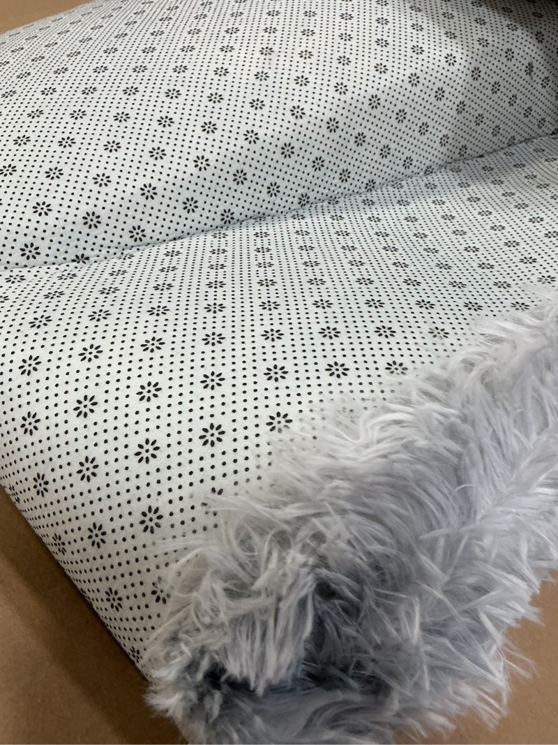 Condition photo showing Good Condition for Venoro Area Rugs for Living Room Bedroom 2.6'x5.3' Soft Fluffy Indoor Floor Carpet, Gray