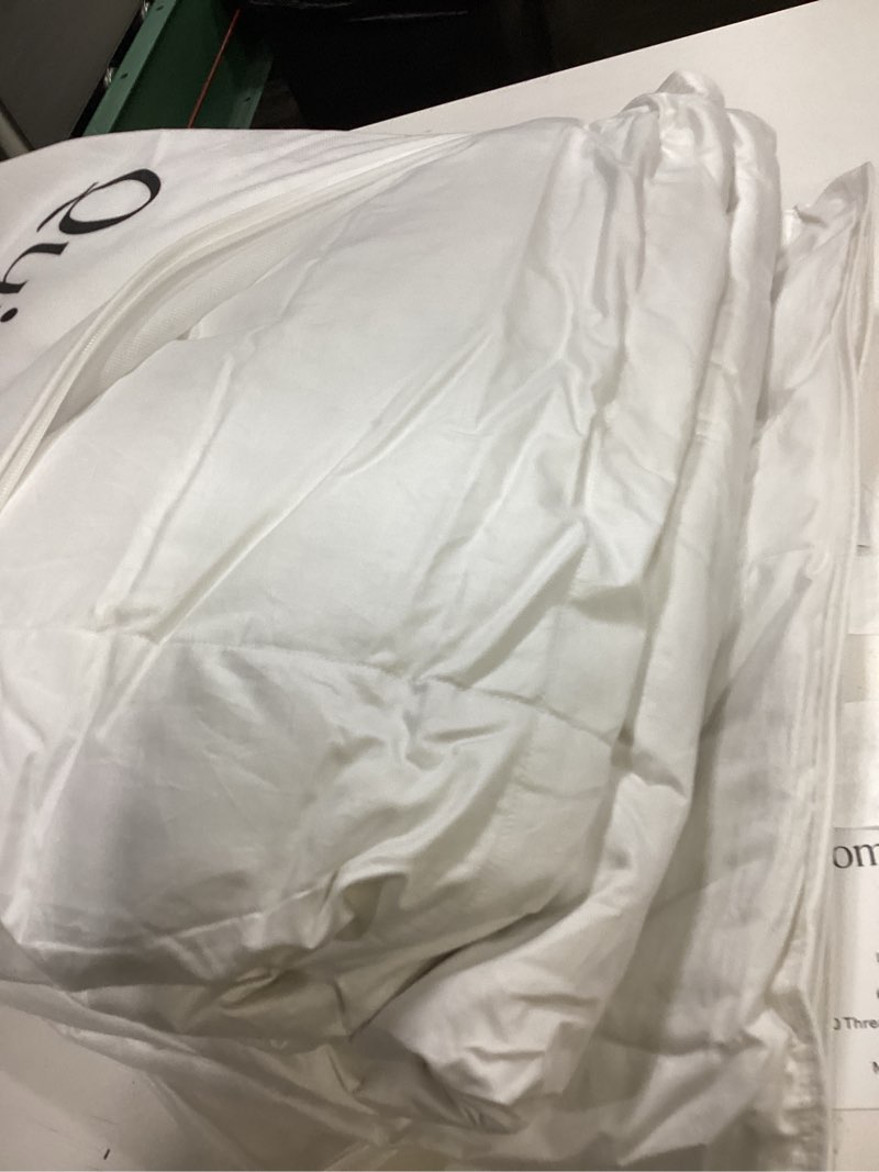 Condition photo showing Good Condition for quince premium down comforter twin lightweight cotton sateen dawn