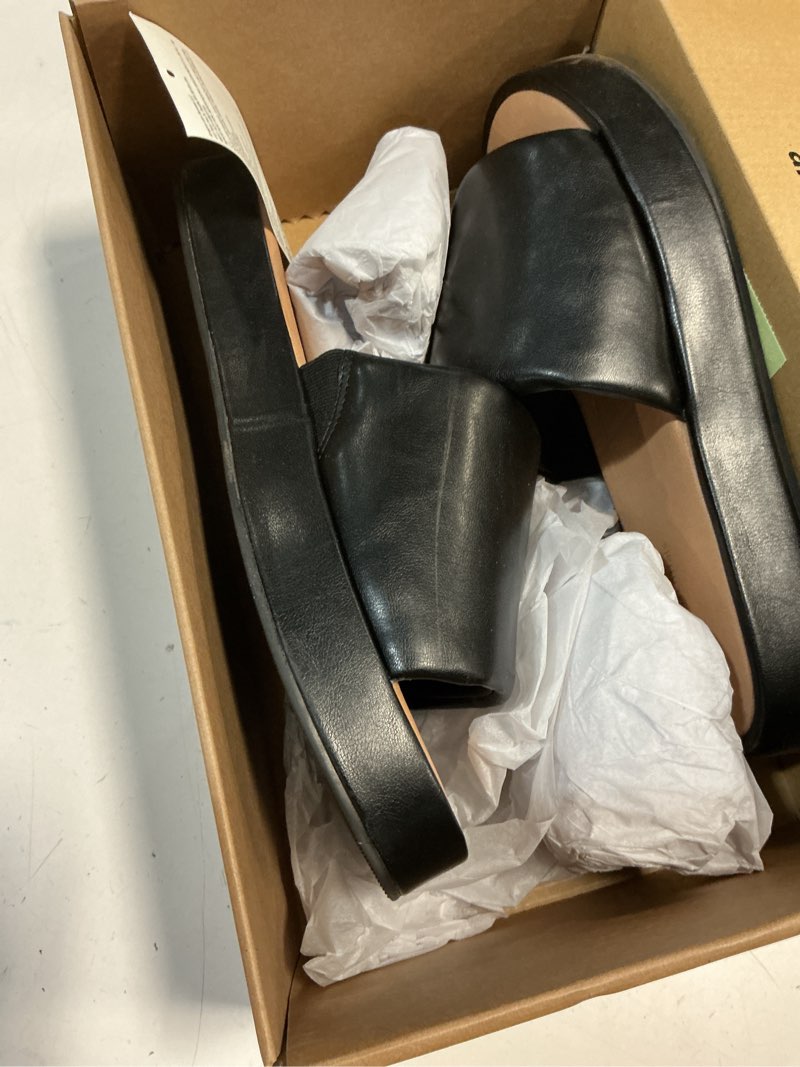Condition photo showing New/Like New for amazon essentials women's slide flatform sandal 10 black