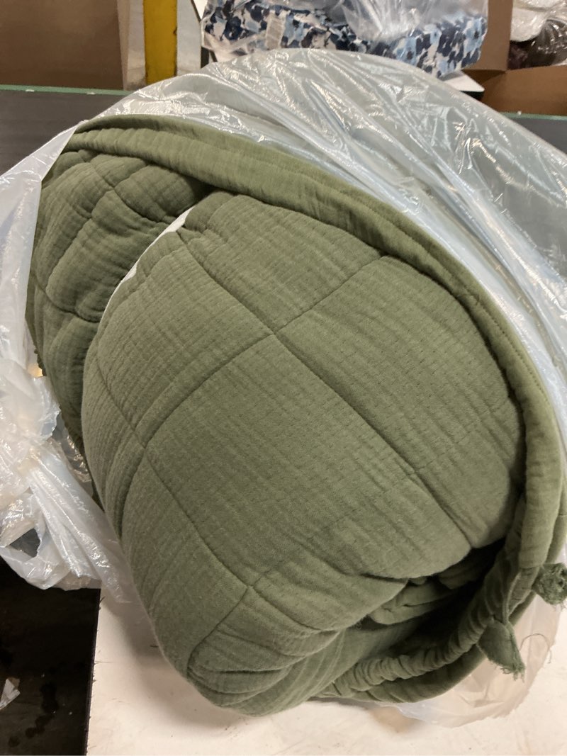 Condition photo showing As Is for quince organic airy gauze box quilt