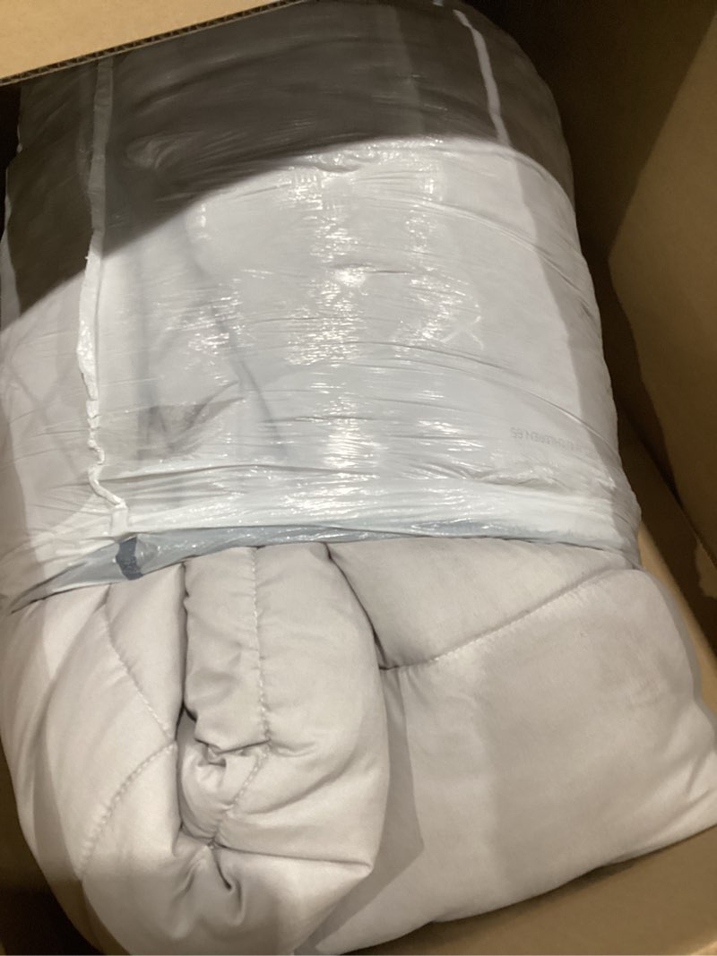 Condition photo showing As Is for bedsure comforter duvet insert - quilted comforters twin xl size, all season duvet, gentlesoft down alternative bedding, with 8 tabs, gifts for women/men, light grey, twin xl 92 x 68 inches light grey twin xl