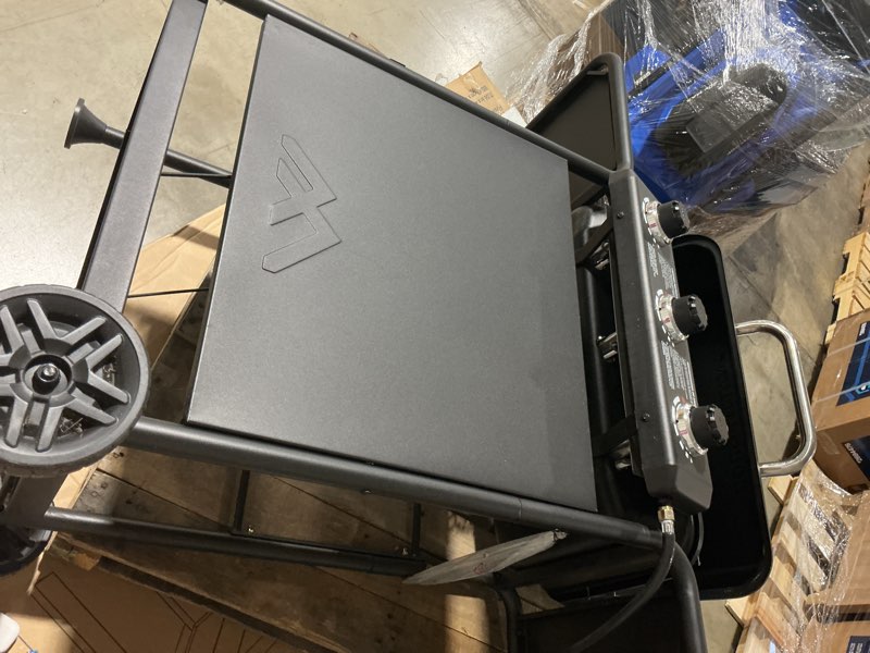 Condition photo showing Good Condition for master forge large 550-sq.in black 3 -burner liquid propane gas grill