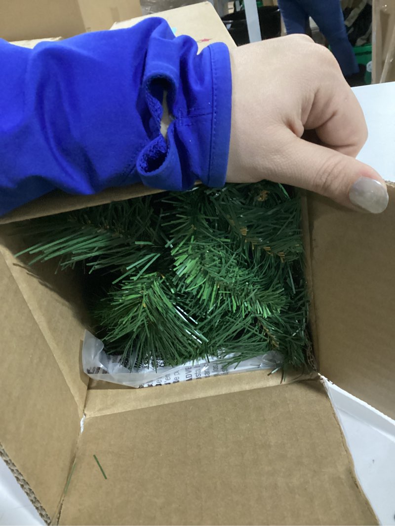 Condition photo showing Good Condition for National Tree Company 9 ft Unlit Winchester Pine Artificial Christmas Garland, Christmas Decoration with 200 Tips, Green