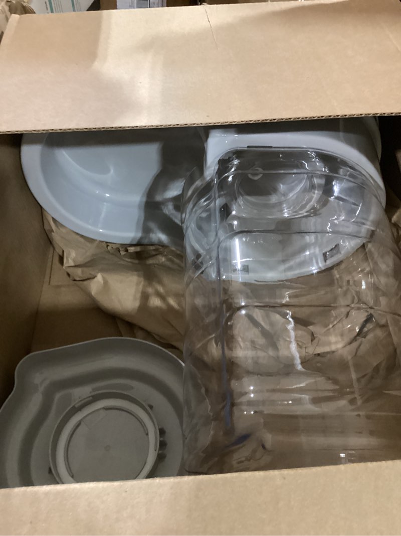 Condition photo showing Good Condition for Kenond 2.5 Gallon Automatic Dog Water Dispenser, Gravity Water Bowl for Dogs, 9.5L Large Dog Water Bowl Dispenser, Suitable for Indoor/Outdoor Pet Dogs