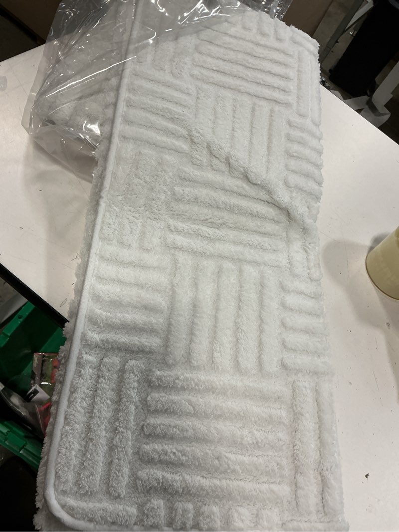 Condition photo showing Good Condition for town & country everyday lane painterly wave soft felt everwash®, machine washable area rug with non-slip backing, modern rug, ivory, 1'7"x7'2" ivory 1'7" x 7'2" (runner)