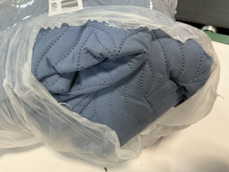 Condition photo showing As Is for love's cabin king size quilt bedding set bluish grey bedspreads - bed summer lightweight bedspread comforter - wave pattern bedding coverlet for all season - 3 pieces (1 quilt, 2 pillow shams) king (106"x96") wave pattern bluish grey
