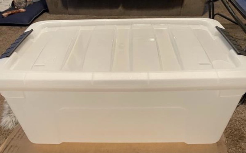 33 Quart Stackable Plastic Storage Bins with Lids and Latching Buckles, Pearl, Containers with Lids and Latches (2 bins) (missing latches)